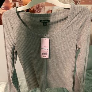 Cropped long sleeve shirt